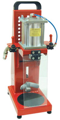 Korunkový uzatvárač, stolný model, pneumatický